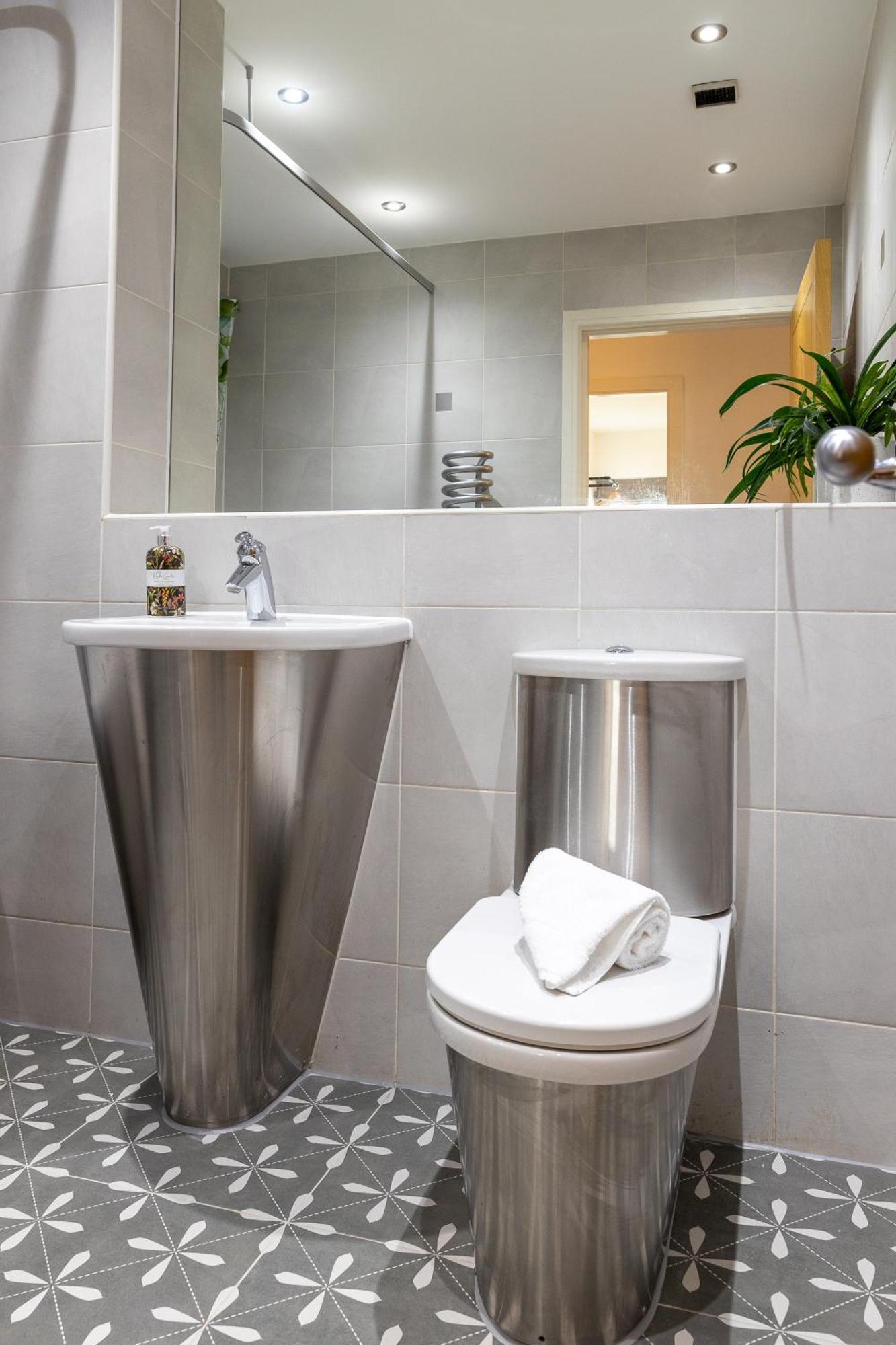 Trendy Centre With Free Parking Appartement