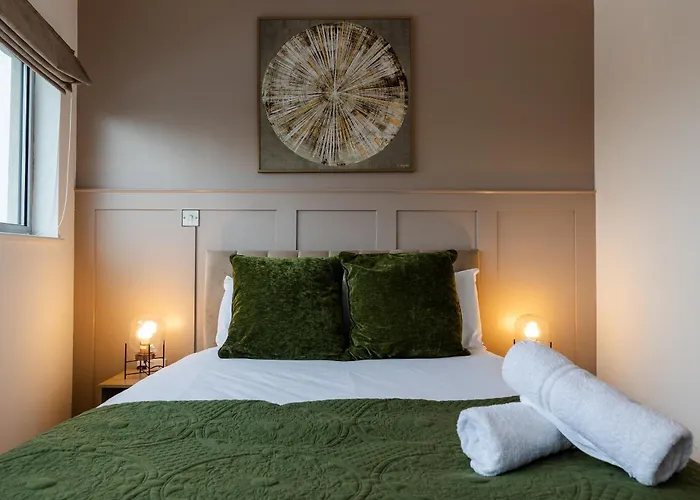 Trendy City Centre Apartment With Free Parking