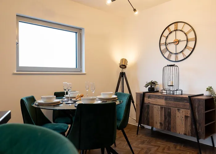 Trendy City Centre Apartment With Free Parking
