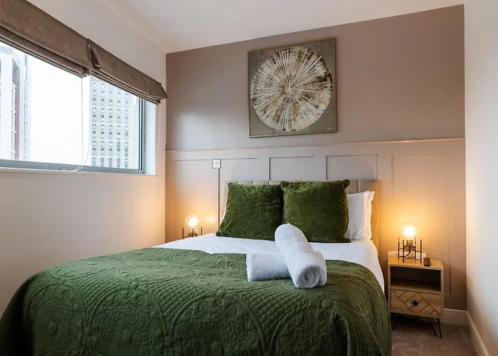 Trendy City Centre Apartment With Free Parking